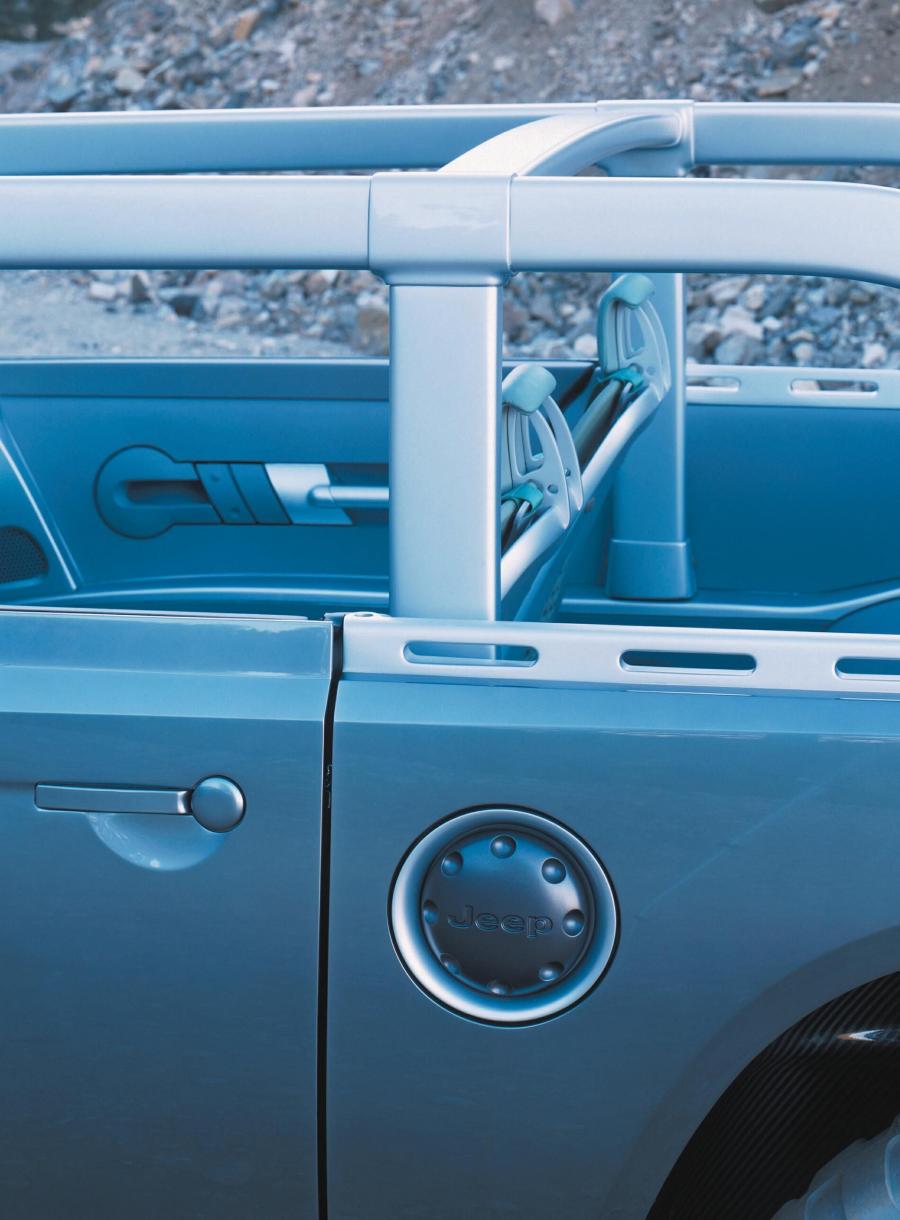  Jeep Willys Concept 2000 года  (фото 11 из 19)